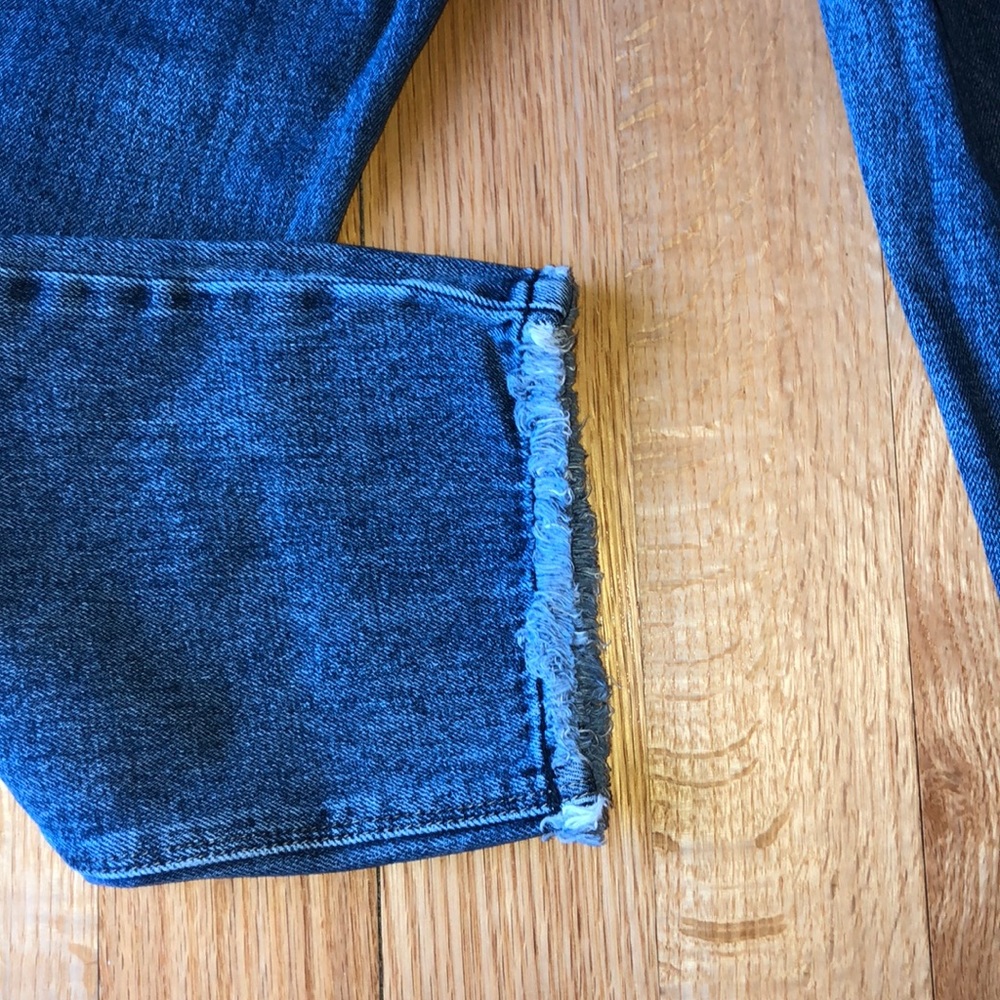 💙High Rise Knee-Rip Jeans - Picture 4 of 4